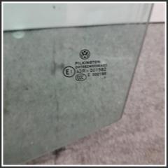 Immagine di Cristallo scendente porta . | sx. | ant.