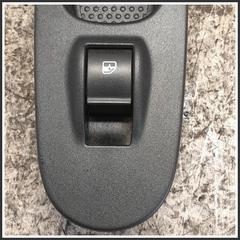 Immagine di Pulsantiera Interruttori ant. dx. FIAT Punto Evo 735500049