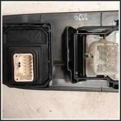 Immagine di Pulsantiera Interruttori ant. sx. TOYOTA Aygo X 848200H010