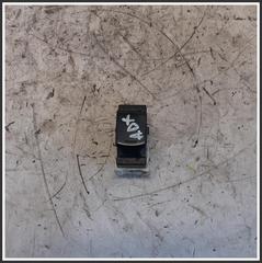 Immagine di Comandi Alzavetri Anteriore Destra 254111FA0A NISSAN Micra IV