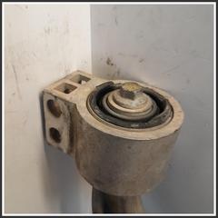 Immagine di Trapezio Anteriore  Anteriore Destro 13401130  OPEL Astra J