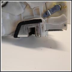 Immagine di Serratura Anteriore Sinistro 8220262J13000  SUZUKI Swift IV