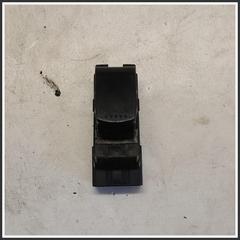 Immagine di Comandi Alzavetri Anteriore Destro SUZUKI Splash 3799562J00000
