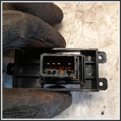 Immagine di Comandi Alzavetri Posteriore Destro HYUNDAI i30 II CW 93581A6000