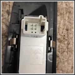 Immagine di Comandi Alzavetri Posteriore Sinistro PEUGEOT 208 II 98044803ZD