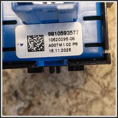 Immagine di Pulsante Freno a Mano Anteriore Centrale PEUGEOT 208 II 98105935VV