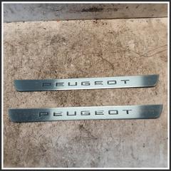 Immagine di Rivestimento Pannello Porta Anteriore Sinistro PEUGEOT 208 II 98532034RW 