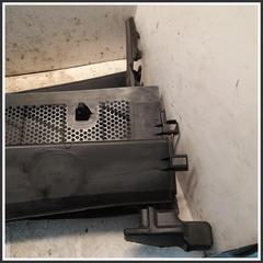 Immagine di Griglia Copertura Cunetta Acqua Centrale PEUGEOT 208 II 1681036780 9820794580
