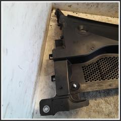 Immagine di Griglia Copertura Cunetta Acqua Centrale PEUGEOT 208 II 1681036780 9820794580