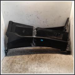 Immagine di Griglia Copertura Cunetta Acqua Centrale PEUGEOT 208 II 1681036780 9820794580
