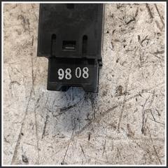 Immagine di Interuttore Luci Emergenza Anteriore Centrale SUZUKI Jimny I 3743059J10000