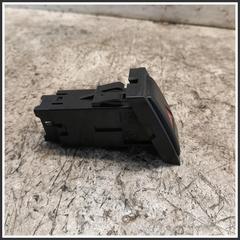 Immagine di Interuttore Luci Emergenza Anteriore Centrale SUZUKI Jimny I 3743059J10000