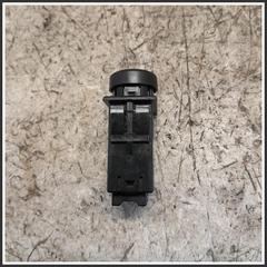 Immagine di Interruttore lunotto riscaldabile Anteriore Centrale SUZUKI Jimny I 3786076J01000