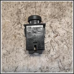Immagine di Interruttore lunotto riscaldabile Anteriore Centrale SUZUKI Jimny I 3786076J01000