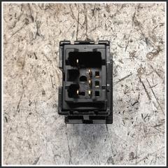 Immagine di Interruttore lunotto riscaldabile Anteriore Centrale SUZUKI Jimny I 3786076J01000