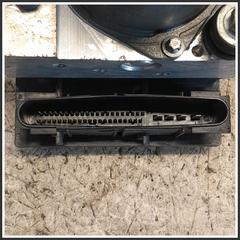 Immagine di Centralina Pompa ABS 640L8201106 SUBARU Legacy IV SW 27596AG212 640L8201106
