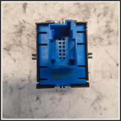 Immagine di nterruttore freno a mano Anteriore Centrale CITROEN DS7 98154172ZD
