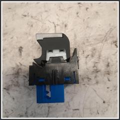Immagine di nterruttore freno a mano Anteriore Centrale CITROEN DS7 98154172ZD