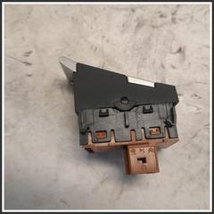 Immagine di Comandi Alzavetri Posteriore Destro CITROEN DS7 98177785DX
