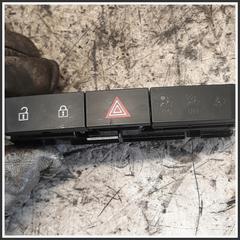 Immagine di Interuttore Luci Emergenza Anteriore Centrale OPEL Astra J SW 13285122