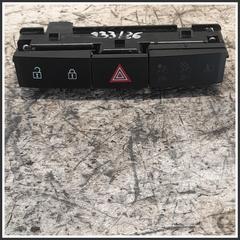 Immagine di Interuttore Luci Emergenza Anteriore Centrale OPEL Astra J SW 13285122