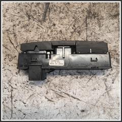 Immagine di Interuttore Luci Emergenza Anteriore Centrale OPEL Astra J SW 13285122