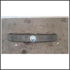 Immagine di Griglia Cofano Inferiore Paraurti Centrale FIAT Panda II Van 735363745 735314236