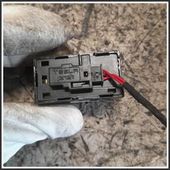 Immagine di Comandi Alzavetri Anteriore Destro TESLA MODEL Y 108103802G