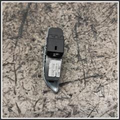 Immagine di Pulsante Chiusura Centralizzata Anteriore Sinistro MG ZS II 10243026