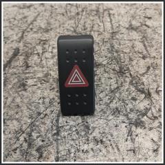 Immagine di Interuttore Luci Emergenza Anteriore Centrale SUZUKI SX4 3743062J00P4Z