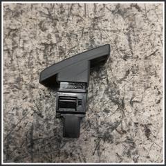 Immagine di Interuttore Luci Emergenza Anteriore Centrale SUZUKI SX4 3743062J00P4Z