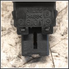 Immagine di Interuttore Luci Emergenza Anteriore Centrale SUZUKI SX4 3743062J00P4Z