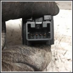 Immagine di Interuttore Luci Emergenza Anteriore Centrale SUZUKI SX4 3743062J00P4Z